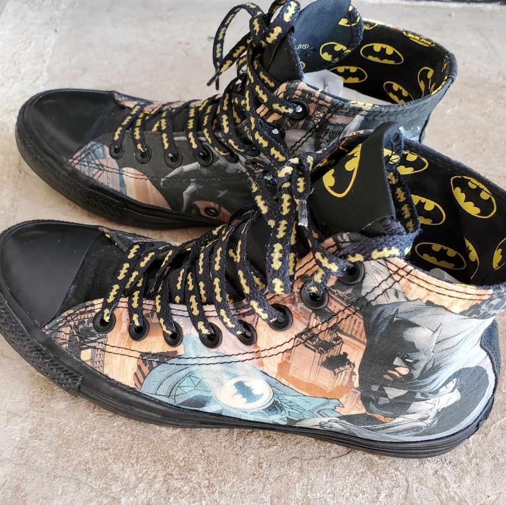 Converse Chuck Taylor All Star RARE Batman DC Comics High Tops Men 6.5 W… - Picture 2 of 10